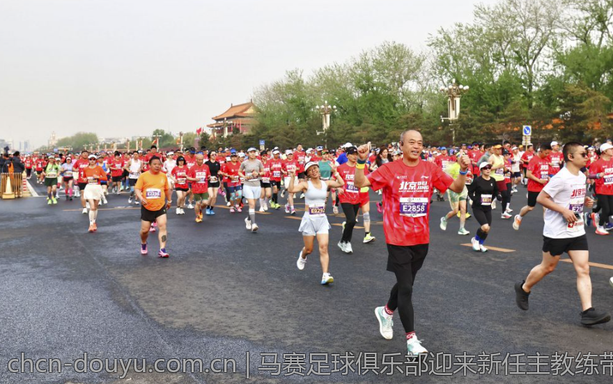 马赛足球俱乐部迎来新任主教练带领球队重振辉煌